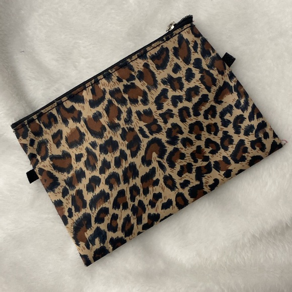 Leopard print cosmetic pouch - Picture 3 of 16